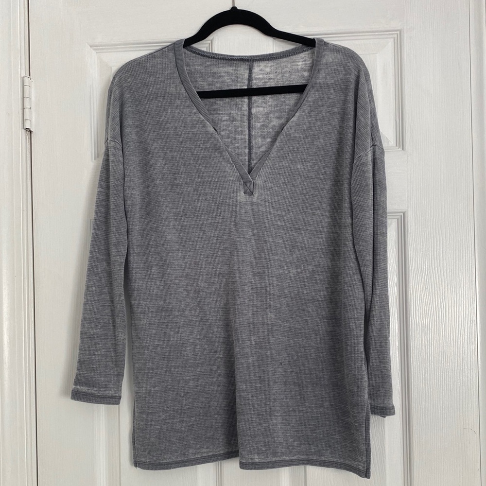 SOLD❌American Eagle V-neck🦋